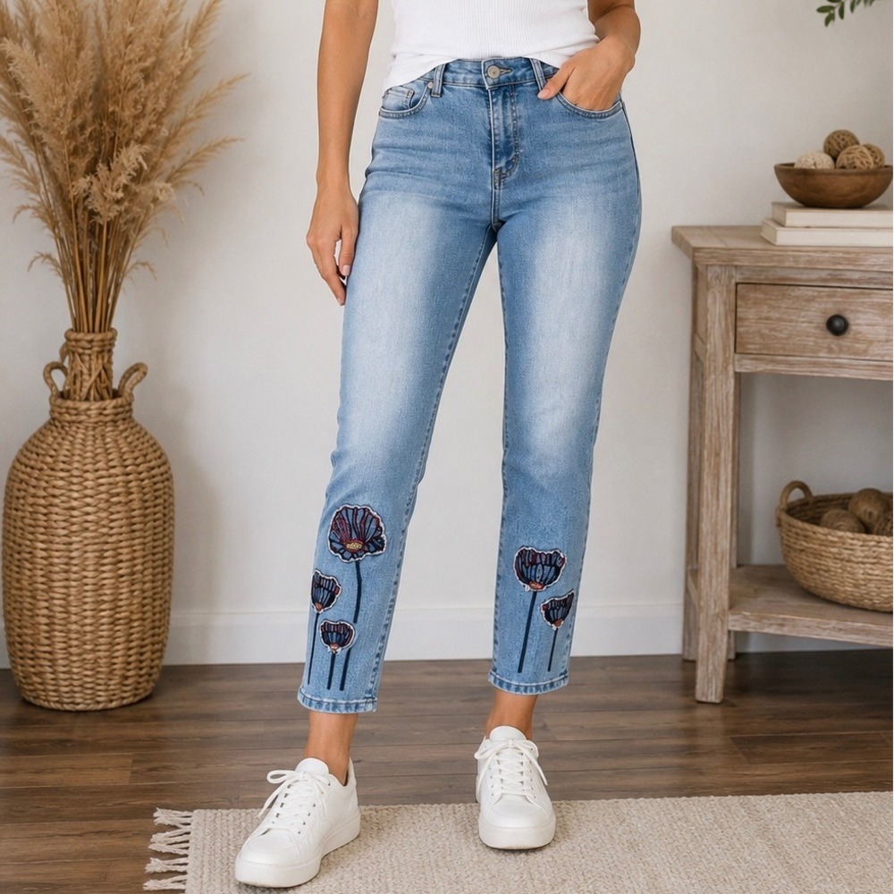 Bandolino 8 Light Wash Floral Embroidered Cropped Jeans Straight Ankle Fall Boho